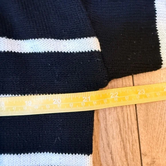 Cupcakes and Cashmere sweater with Love on the sleeve size L - Picture 4 of 6